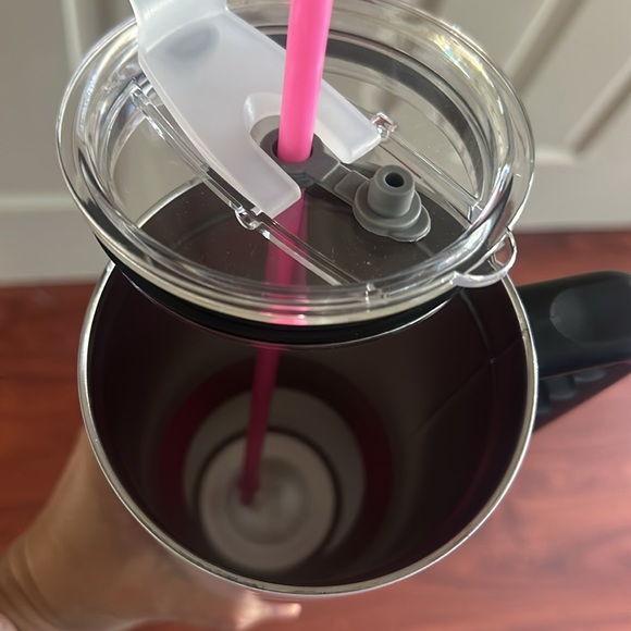 NEW Hello Kitty 40oz tumbler and straw white with pink bow - Picture 6 of 6